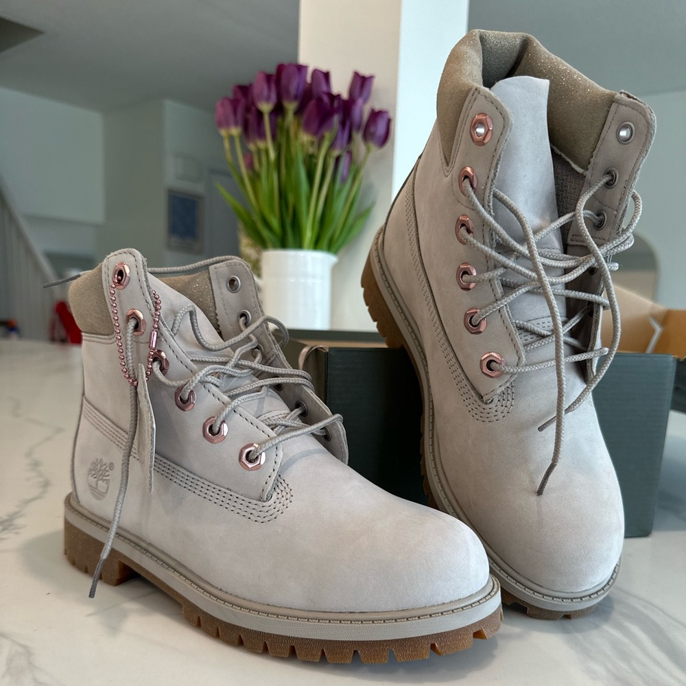 NWT Premium Timberland Light Taupe Boot